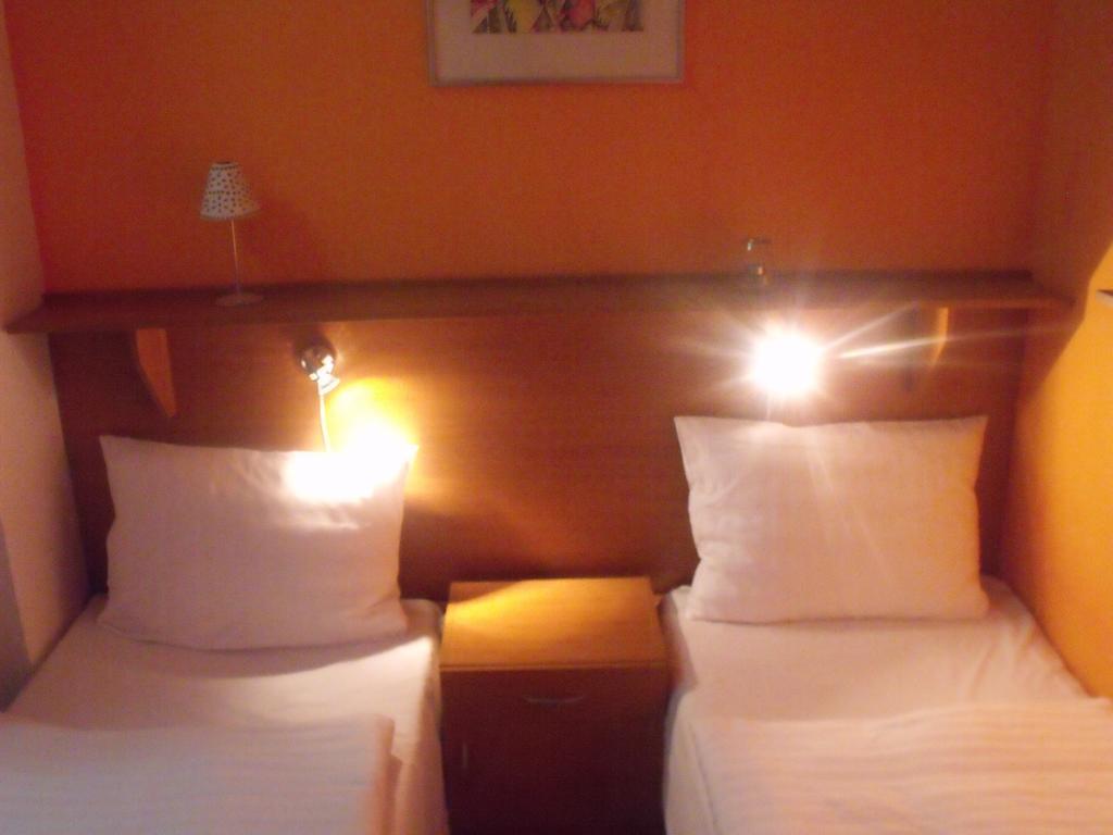 Hotel Abadszaloki Vitorlas Vendeghaz Zimmer foto